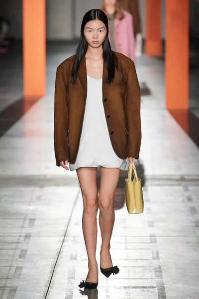 Look 32